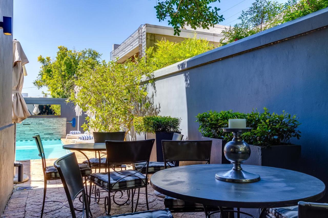Life & Leisure Boutique Guesthouse สเตลเลนบอช ภายนอก รูปภาพ