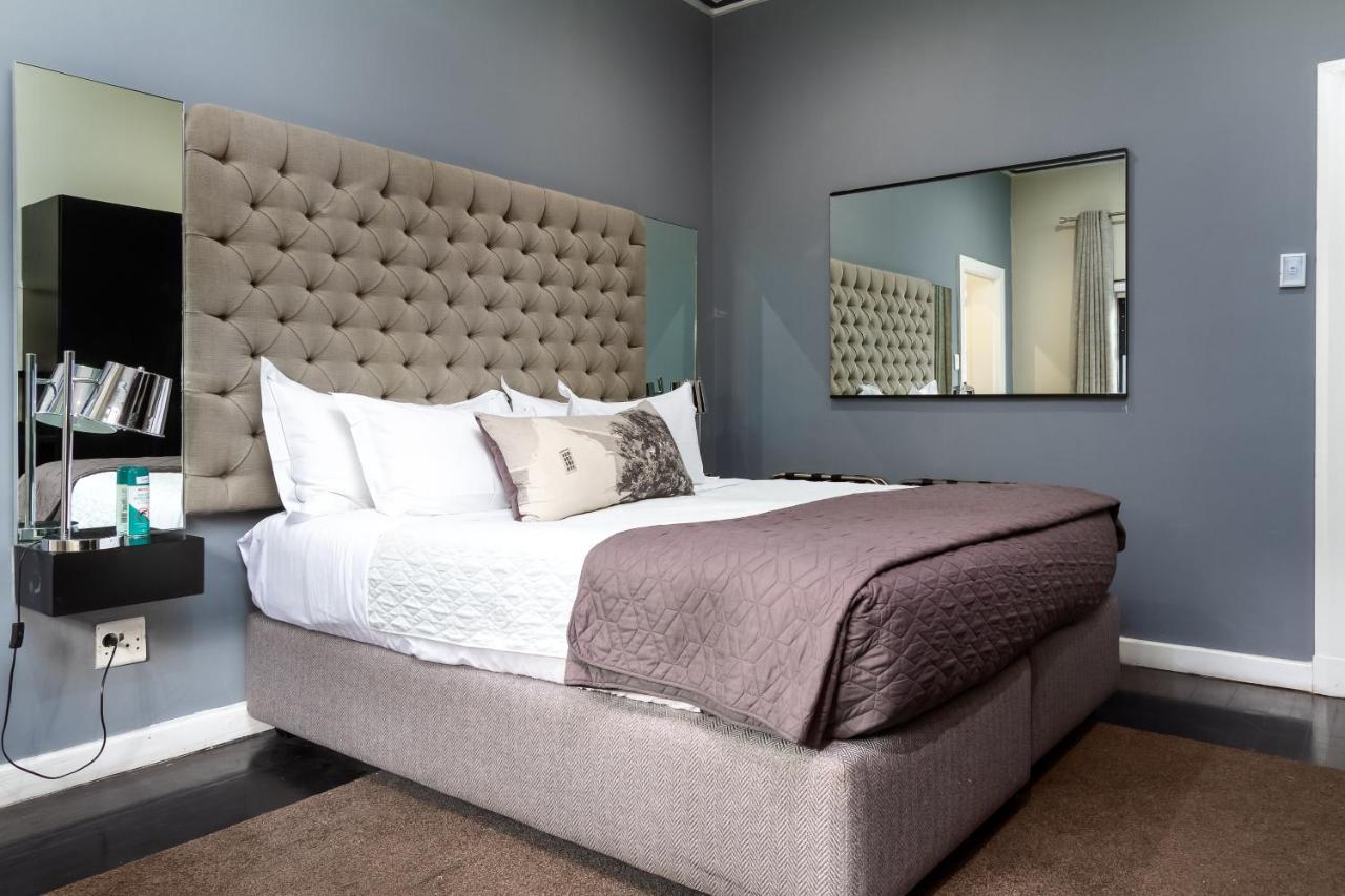 Life & Leisure Boutique Guesthouse สเตลเลนบอช ภายนอก รูปภาพ