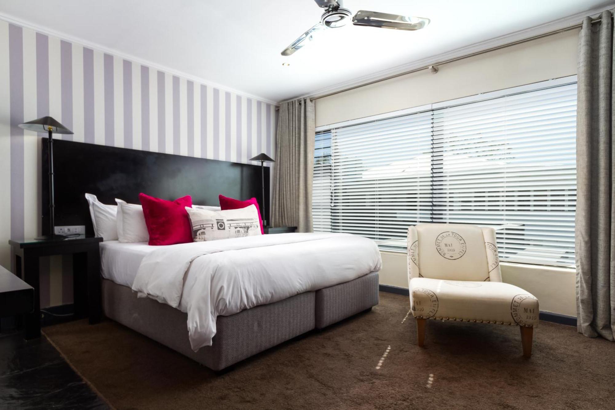 Life & Leisure Boutique Guesthouse สเตลเลนบอช ภายนอก รูปภาพ