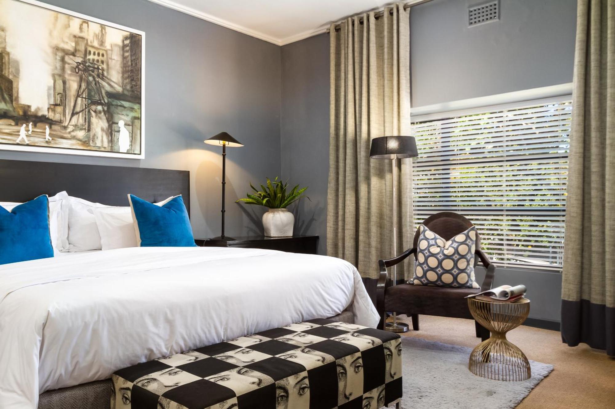 Life & Leisure Boutique Guesthouse สเตลเลนบอช ภายนอก รูปภาพ