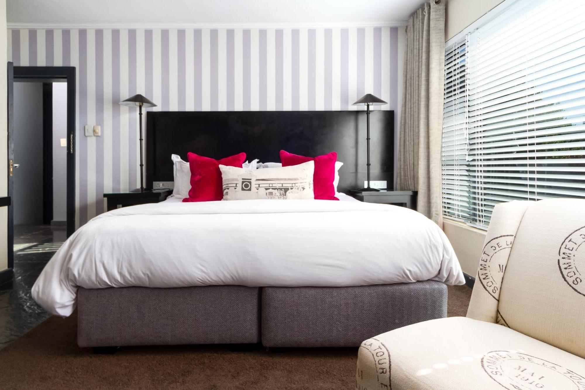 Life & Leisure Boutique Guesthouse สเตลเลนบอช ภายนอก รูปภาพ