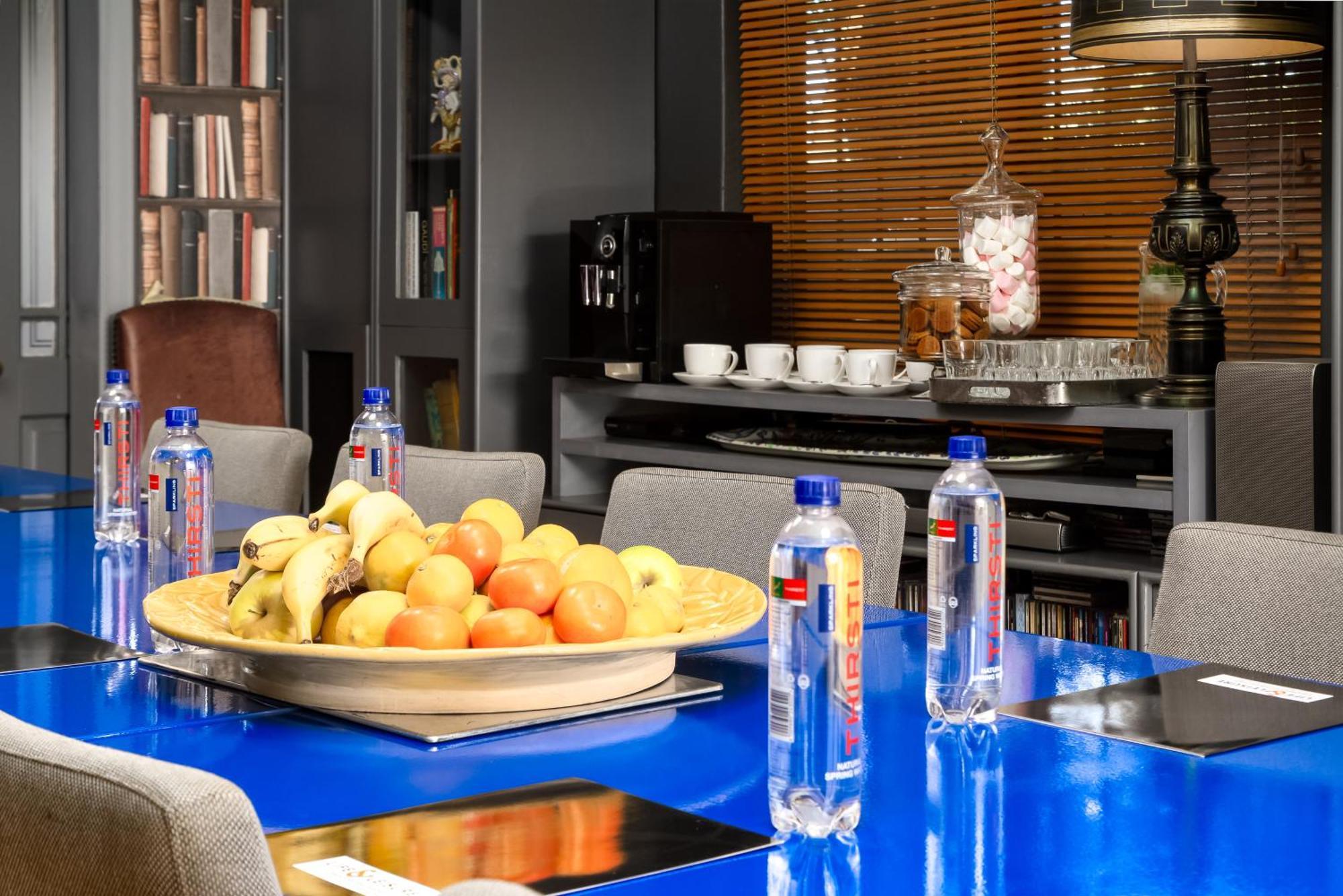 Life & Leisure Boutique Guesthouse สเตลเลนบอช ภายนอก รูปภาพ