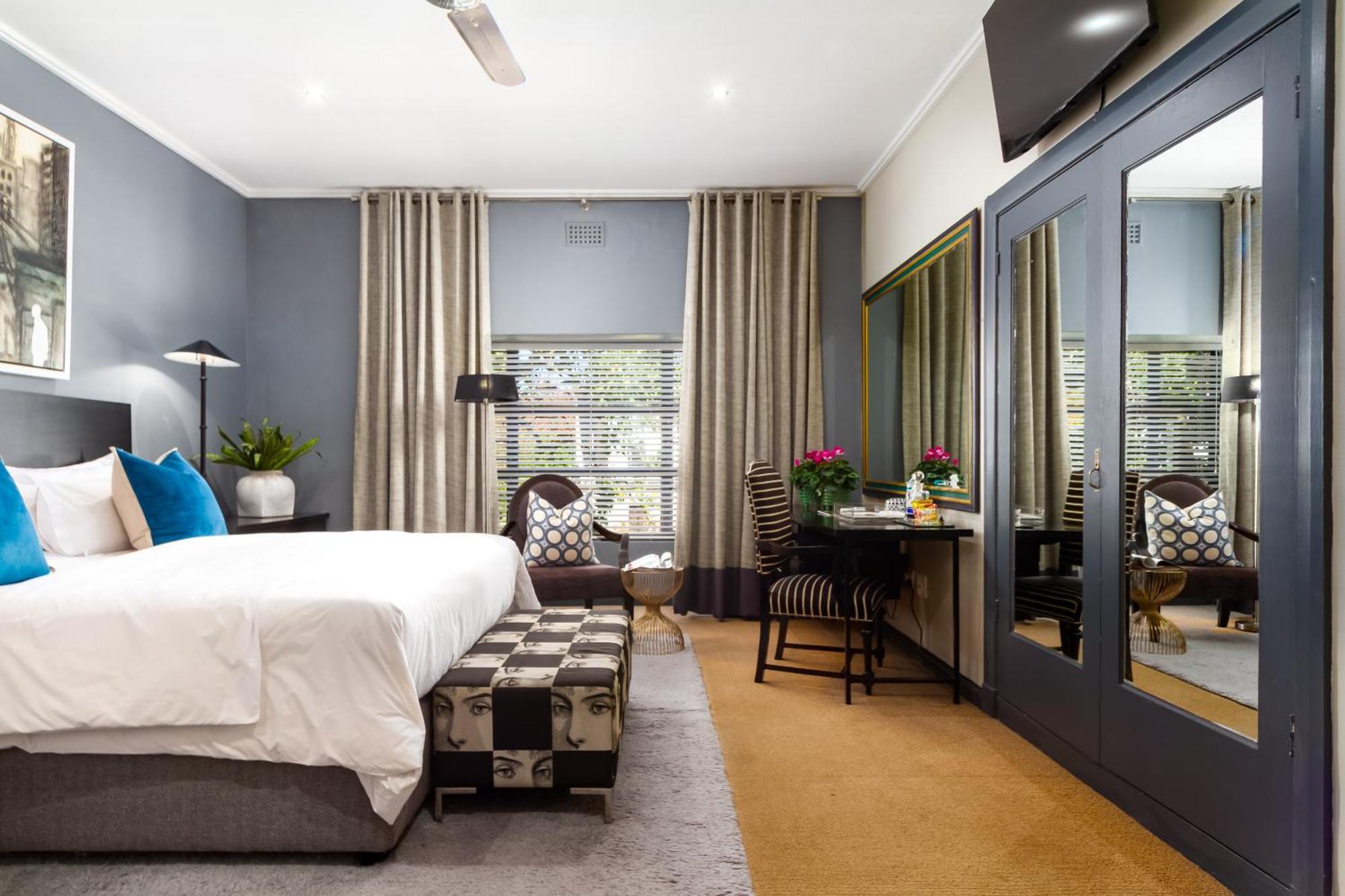 Life & Leisure Boutique Guesthouse สเตลเลนบอช ภายนอก รูปภาพ