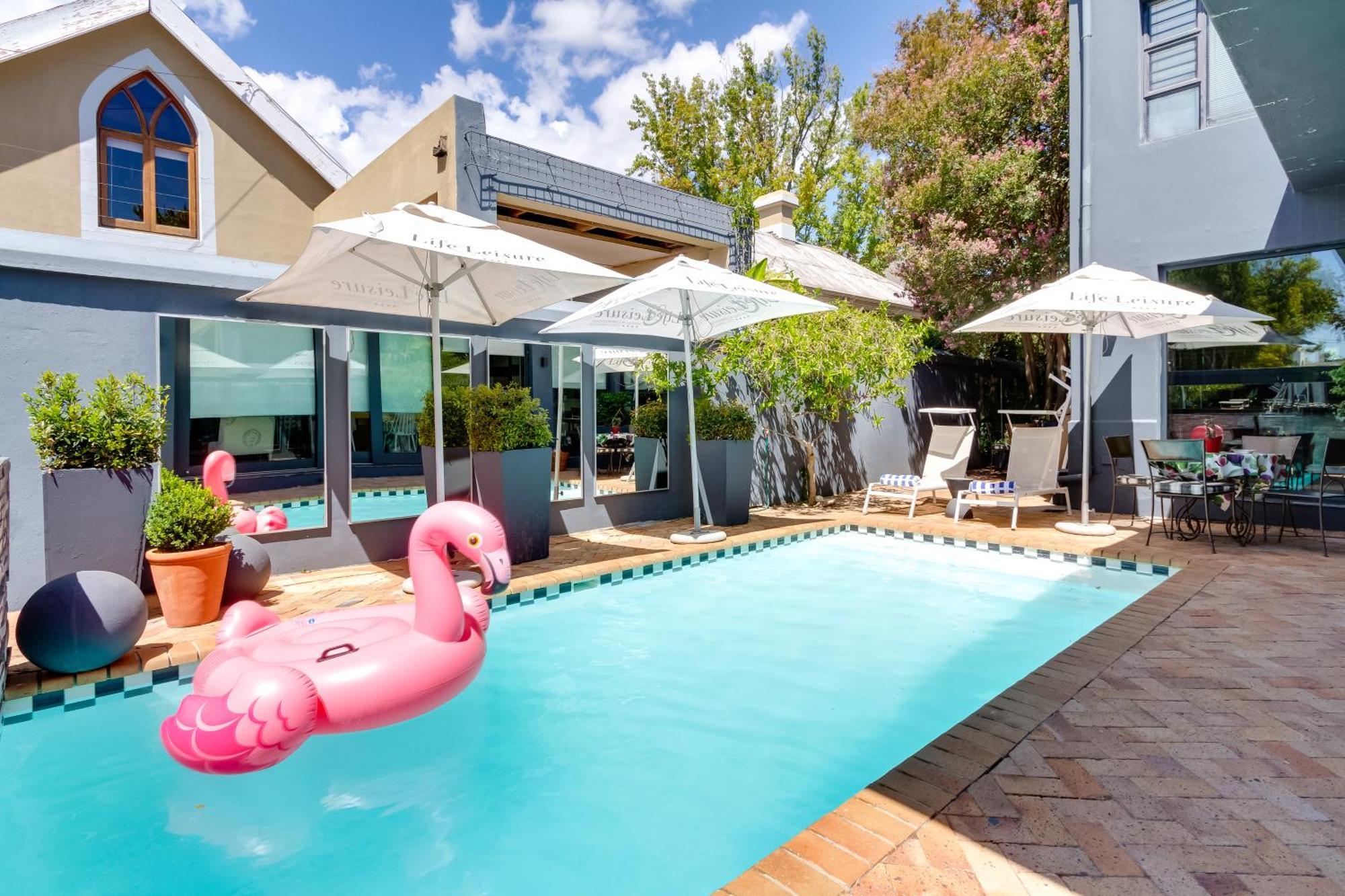 Life & Leisure Boutique Guesthouse สเตลเลนบอช ภายนอก รูปภาพ