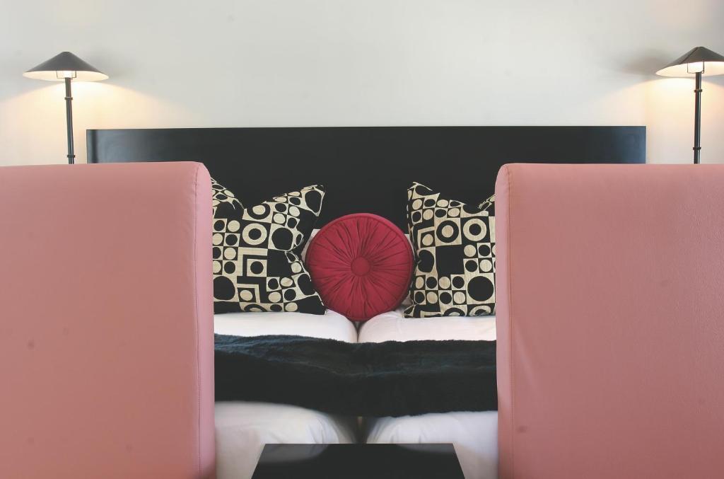 Life & Leisure Boutique Guesthouse สเตลเลนบอช ภายนอก รูปภาพ