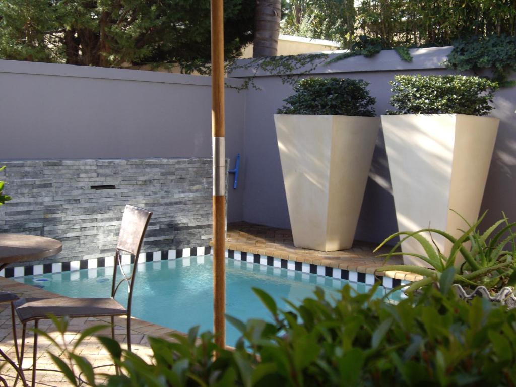 Life & Leisure Boutique Guesthouse สเตลเลนบอช ภายนอก รูปภาพ