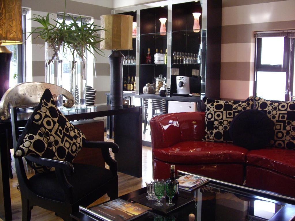Life & Leisure Boutique Guesthouse สเตลเลนบอช ภายนอก รูปภาพ