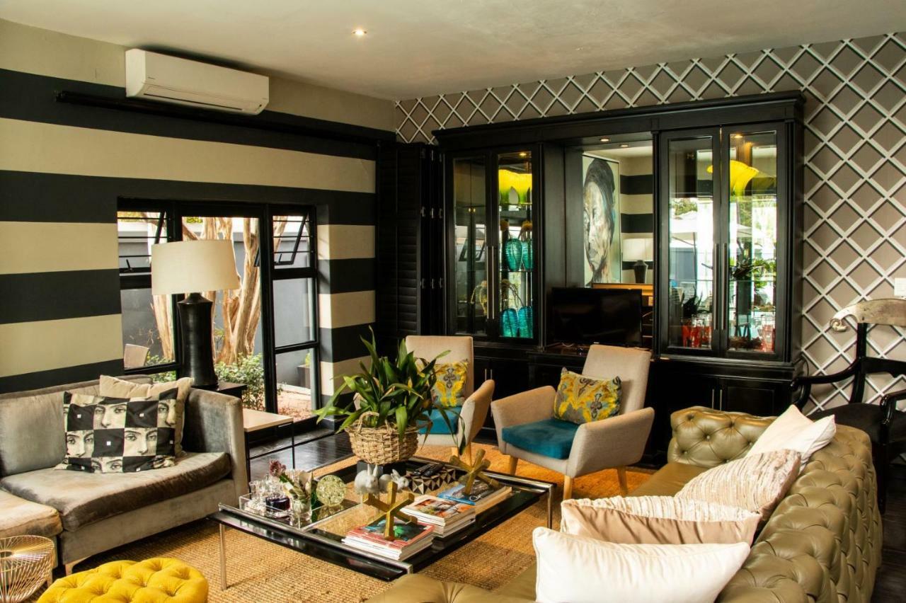 Life & Leisure Boutique Guesthouse สเตลเลนบอช ภายนอก รูปภาพ